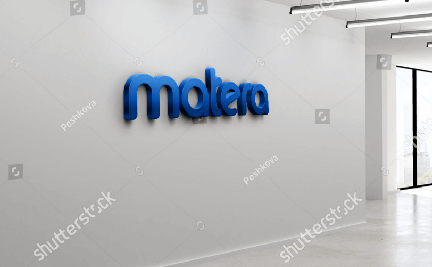 Parede branca com Matera em azul.